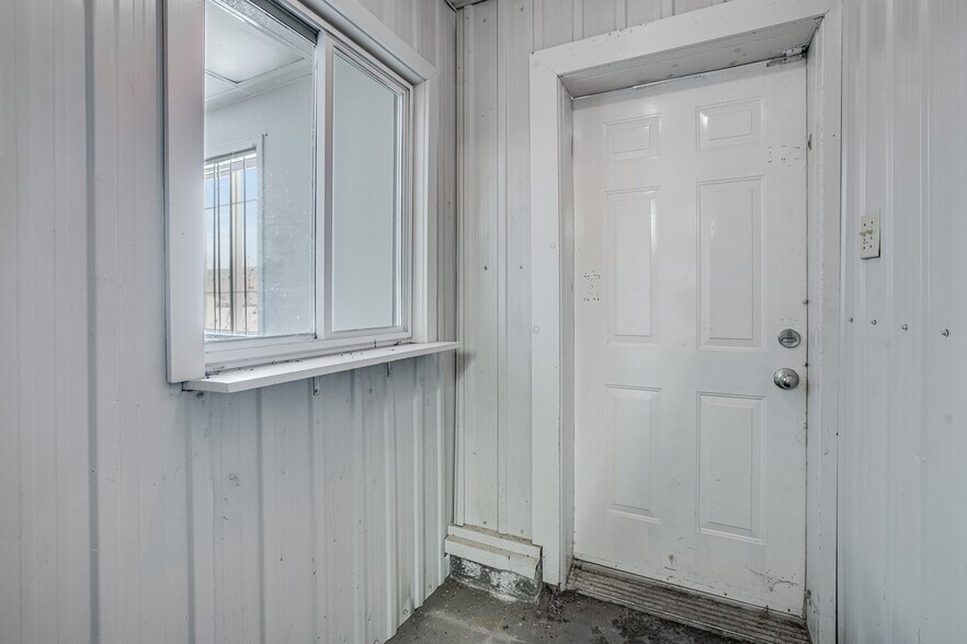 More Photos Of 19 Terry Fox Dr, Vankleek Hill Manufacturing For Sale