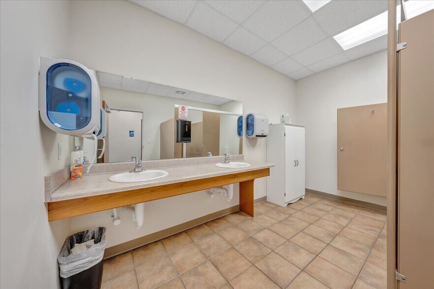 More Photos Of 2408 Electric Rd, Roanoke Medical For Lease