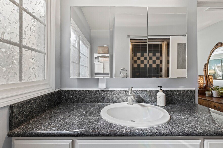 More Photos Of 906 E Commonwealth Ave, Fullerton Storefront For Sale