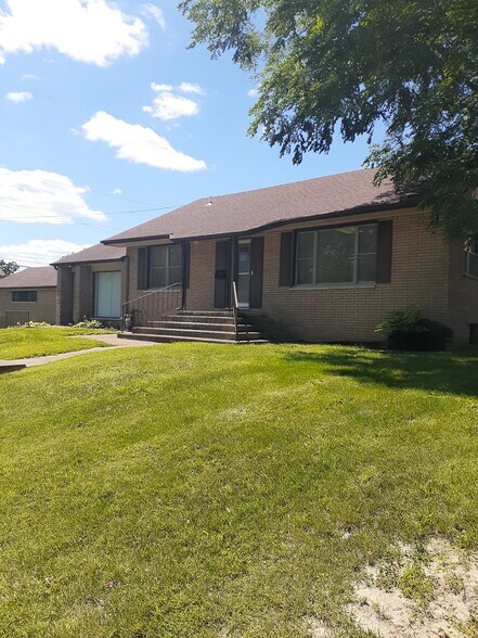 More Photos Of 7200 W Main St, Belleville Office For Lease