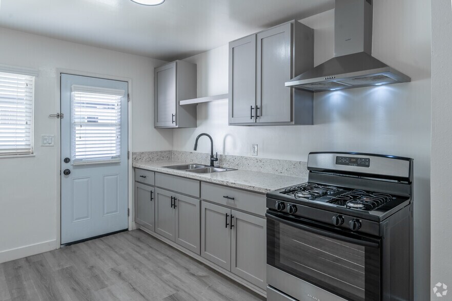 More Photos Of 870-899 S Philadelphia St, Anaheim Apartments For Sale