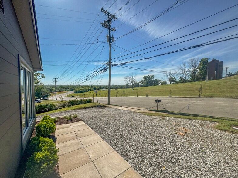 More Photos Of 709 Hart Ln, Nashville Office For Sale
