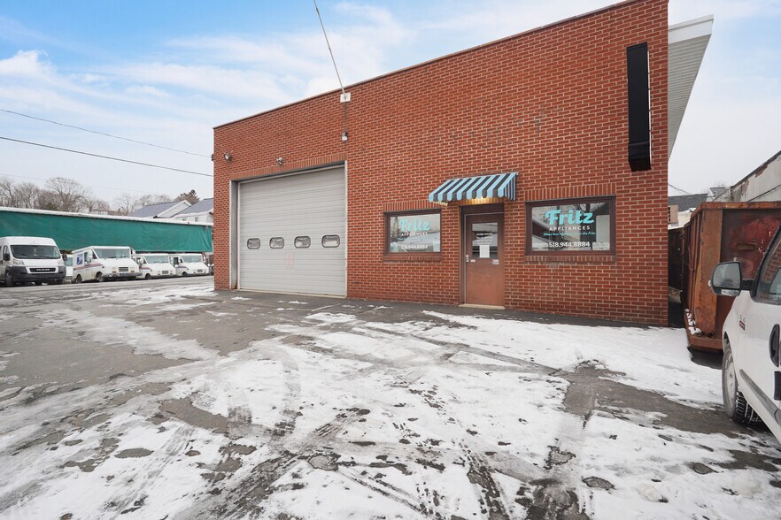 More Photos Of 27 Division St, Waterford Freestanding For Sale