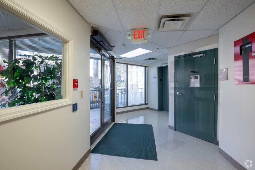 More Photos Of 209 Saint Clair St, Frankfort Office For Lease