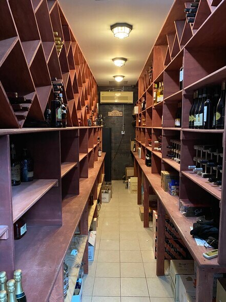 More Photos Of 10 Marble Ave, Pleasantville Bar For Lease