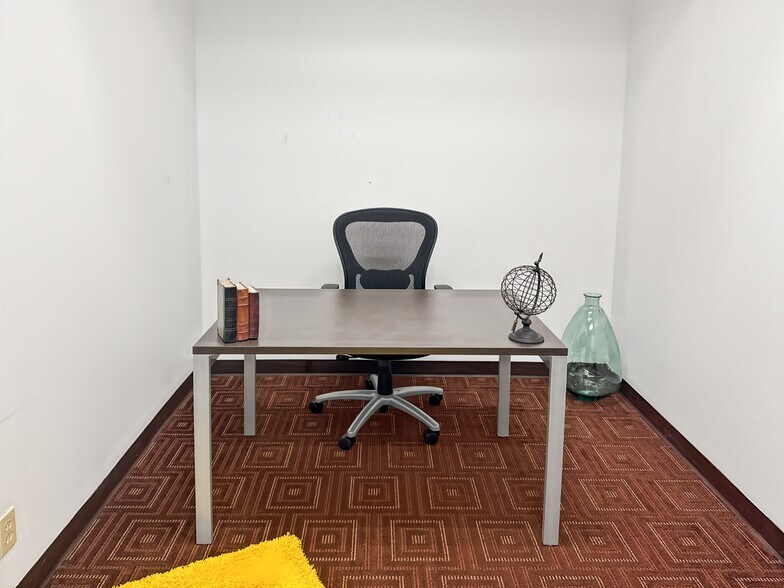 More Photos Of 650 Poydras St, New Orleans Coworking Space