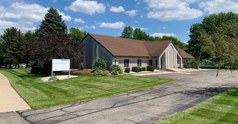 More Photos Of 493 Century Ln, Holland Office For Lease