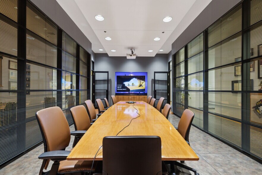 More Photos Of 200 Greenleaf St, Fort Worth Industrial For Sale