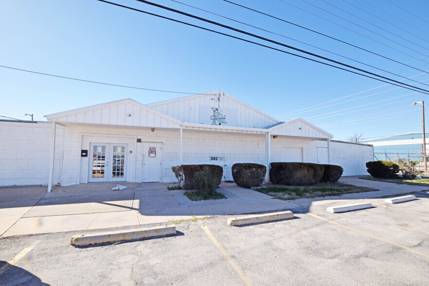 More Photos Of 302 Industrial Ave, Odessa Warehouse For Sale