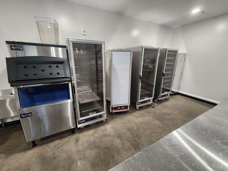 More Photos Of 232 Bordeaux Dr, Thomson Specialty For Sale