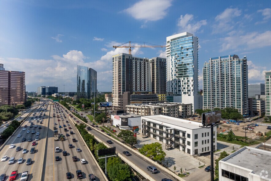 More Photos Of 2111 W Loop S, Houston General Retail For Lease