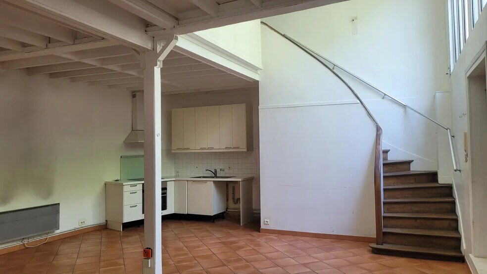 More Photos Of 11 Rue Chateaubriand, Paris Office For Sale
