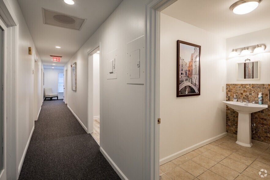 More Photos Of 2440 Sandy Plains Rd, Marietta Office For Lease