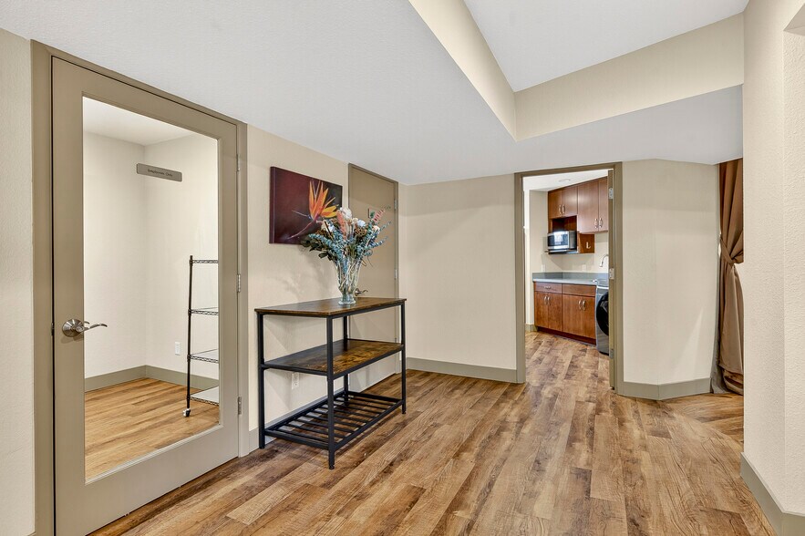More Photos Of 1300 N Rim Dr, Flagstaff Medical For Lease