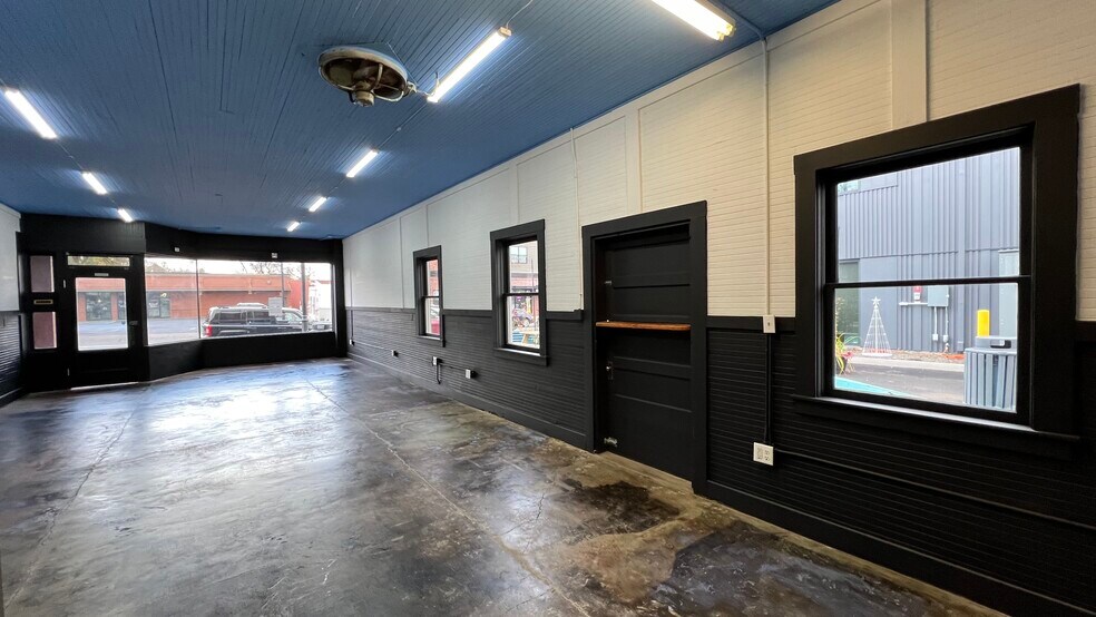 More Photos Of 155 Main St W, Monmouth Storefront For Lease