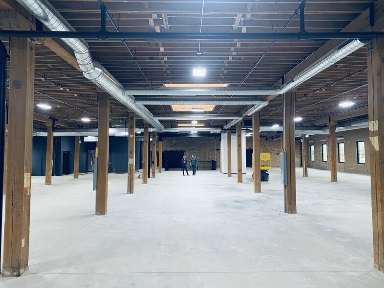 More Photos Of 2145 W Grand Ave, Chicago Showroom For Lease