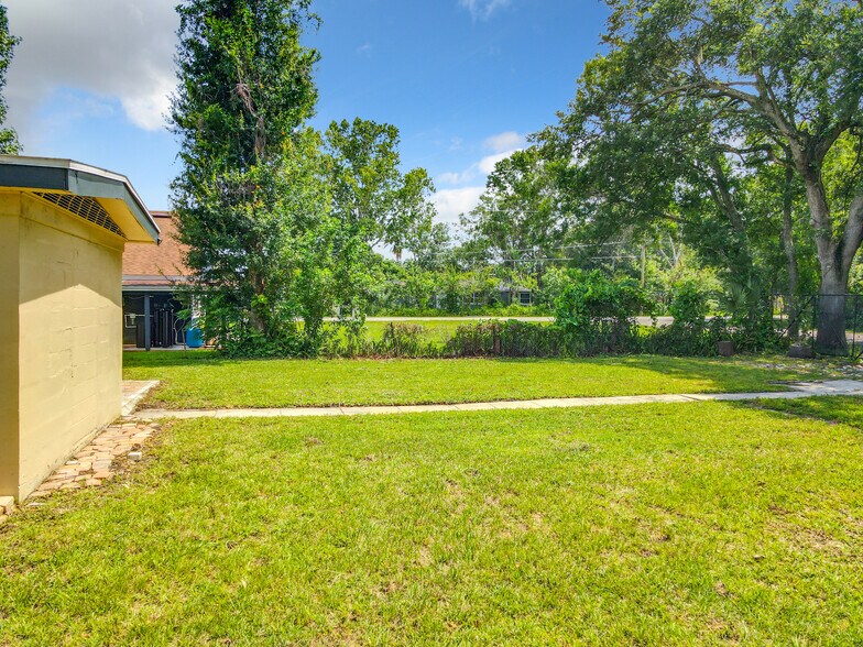 More Photos Of 1906 Murdock Blvd, Orlando Office For Lease