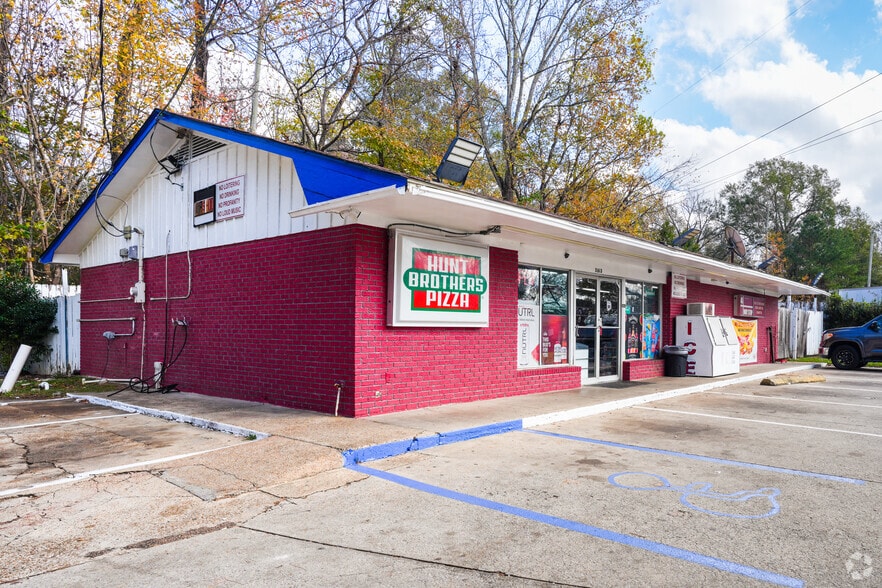 More Photos Of 3613 Wisconsin St, Vicksburg General Retail For Sale
