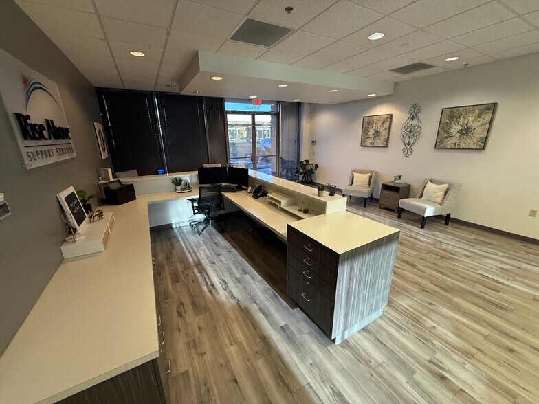 More Photos Of 17235 N 75th Ave, Glendale Unknown For Lease