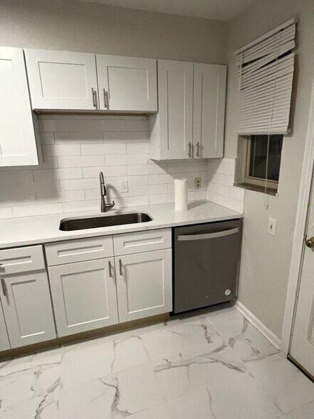 More Photos Of 2009-2015 Harwitch Rd, Upper Arlington Apartments For Sale