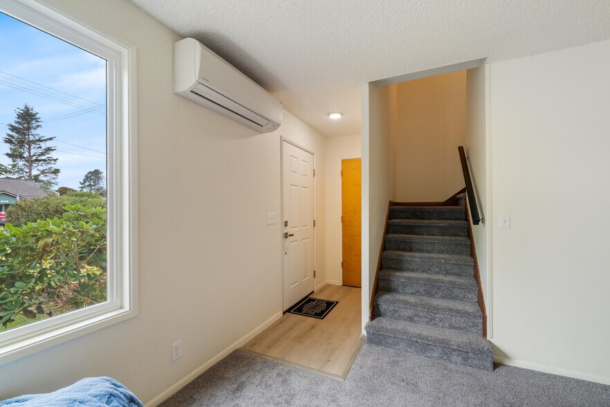 More Photos Of 1009-1011 Grove Ave, Tillamook Apartments For Sale