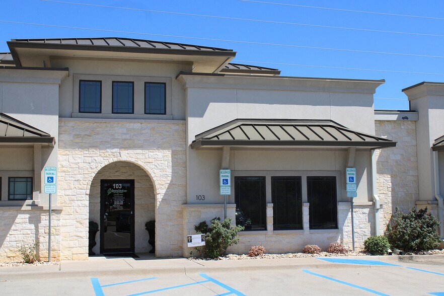 More Photos Of 3324 Colorado Blvd, Denton Office For Lease