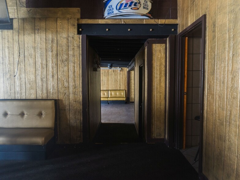 More Photos Of 8919 N 30th St, Omaha Storefront For Lease