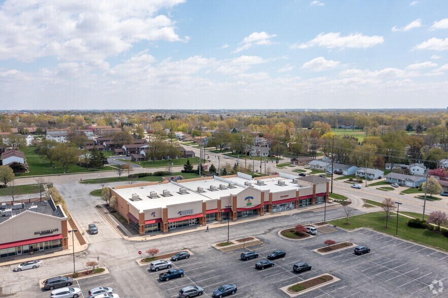 More Photos Of 1720 Bradford Ln, Normal Unknown For Lease