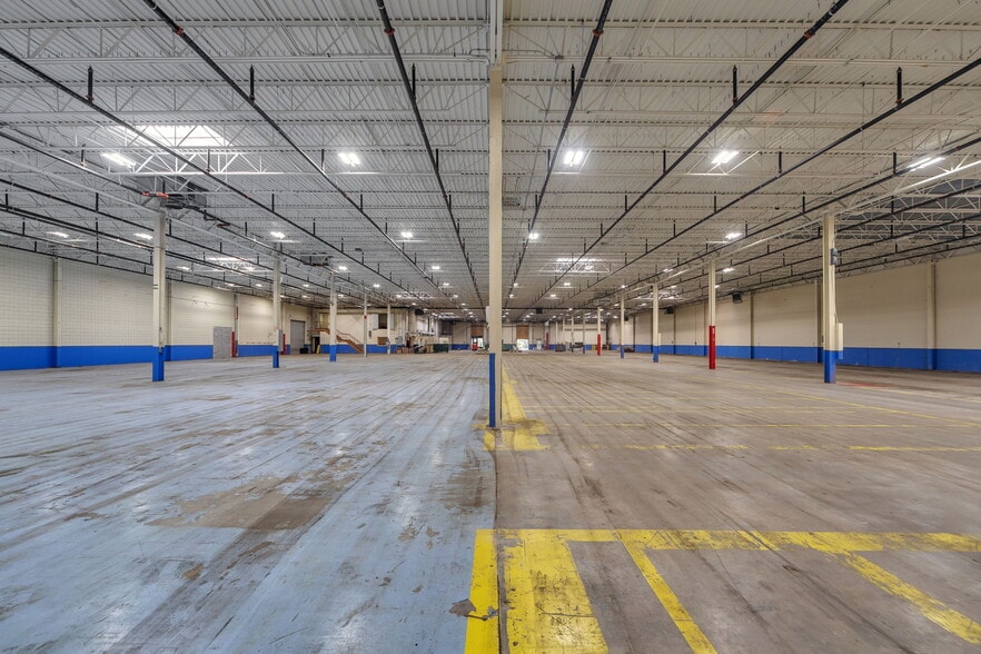 More Photos Of 609 Silver St, Agawam Warehouse For Lease