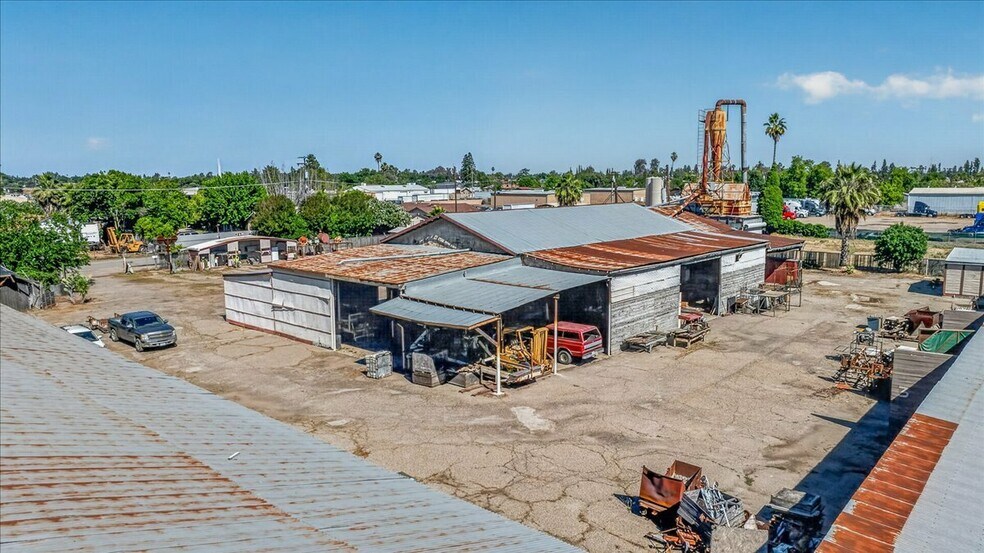 More Photos Of 708 N Pleasant Ave, Fresno Warehouse For Sale