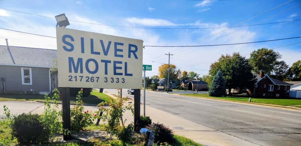 More Photos Of 317 S State St, Westville Hotel For Sale