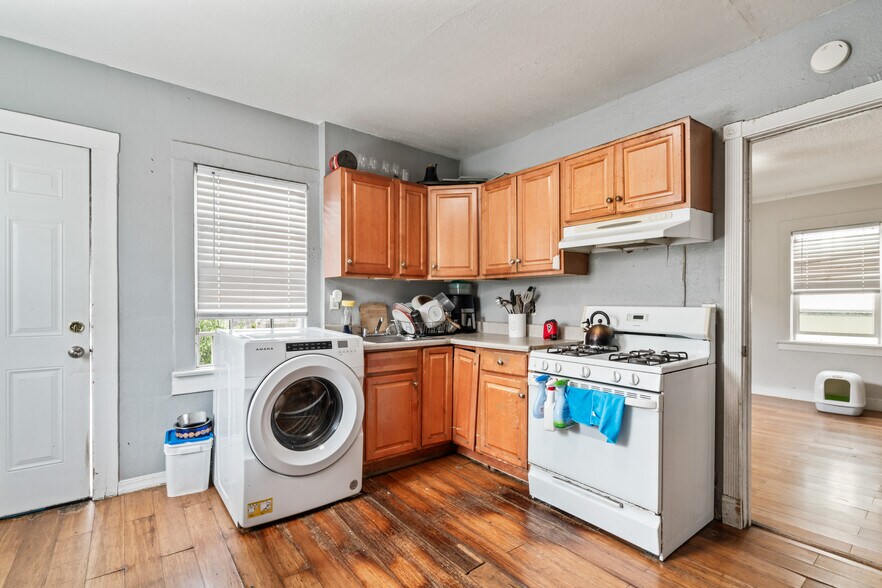 More Photos Of 231 Lux Ave, South San Francisco Storefront Retail Residential For Sale