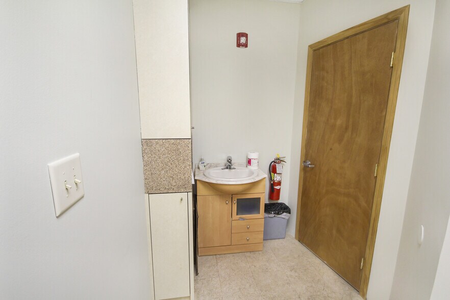 More Photos Of 561 Cranbury Rd, East Brunswick Medical For Sale