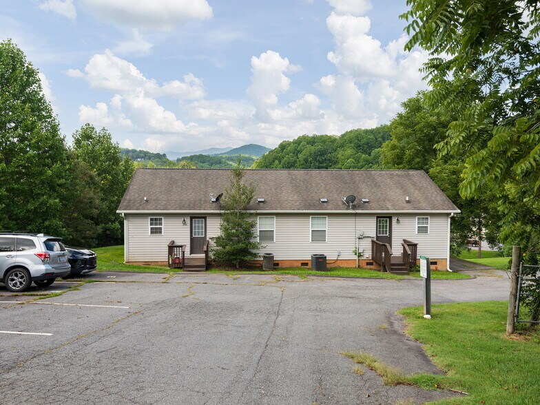 More Photos Of 222 T F Kirkpatrick Way, Candler Apartments For Sale