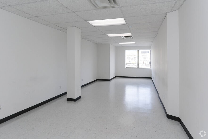 More Photos Of 91 N Franklin St, Hempstead Office For Sale