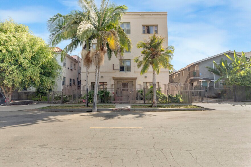 More Photos Of 138 S Westmoreland Ave, Los Angeles Apartments For Sale