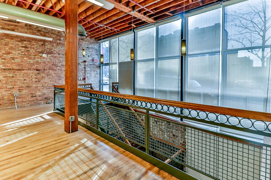 More Photos Of 168 E Highland Ave, Elgin Office For Lease