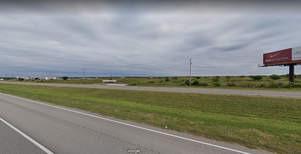 Primary Photo Of 3262 IH 37 Access, Three Rivers Land For Lease