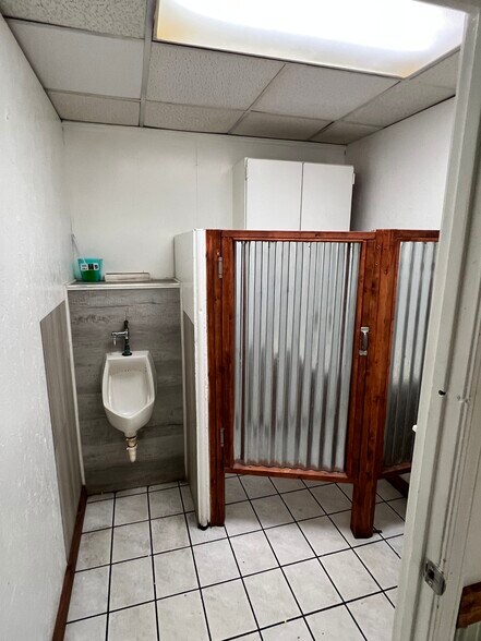 More Photos Of 612 Slater St, Kings Mountain Flex For Lease