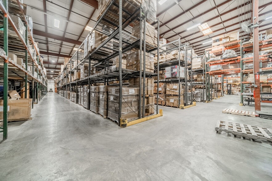 More Photos Of 129 Dupree St, Charlotte Distribution For Lease