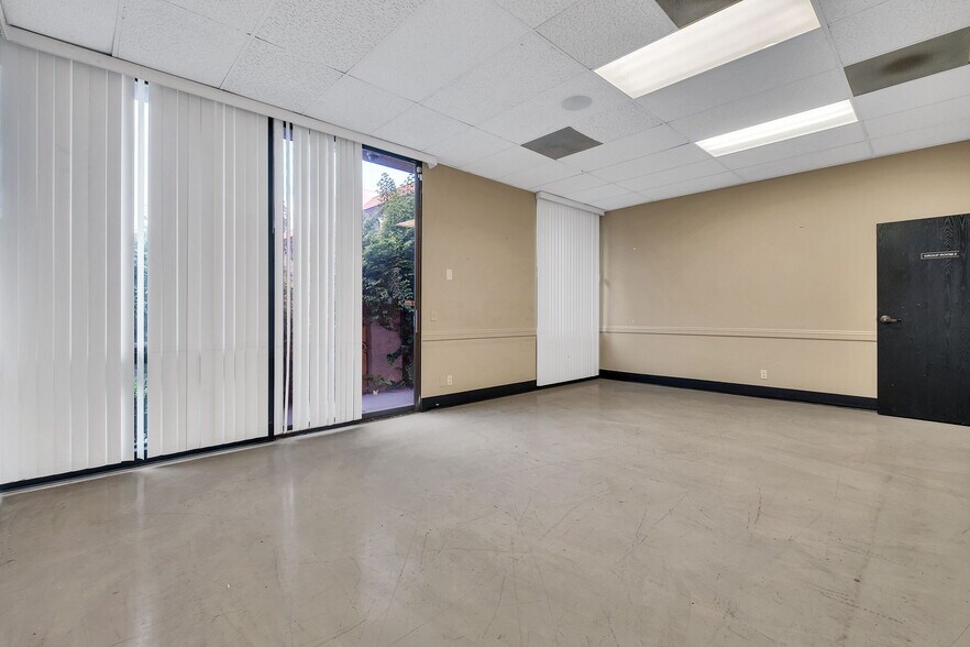 More Photos Of 550 N Golden Circle Dr, Santa Ana Office For Lease