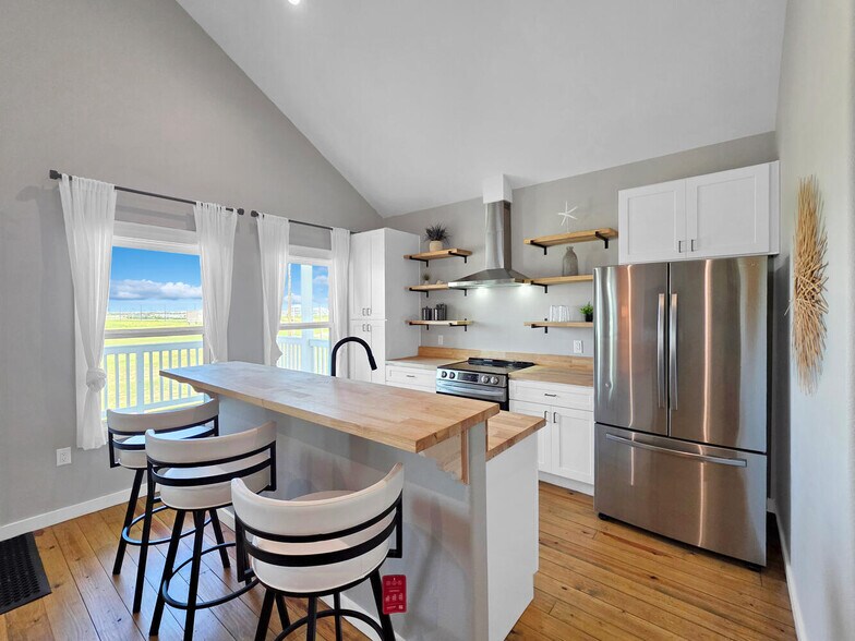 More Photos Of 1021 Sunset Cir, Crystal Beach Specialty For Sale