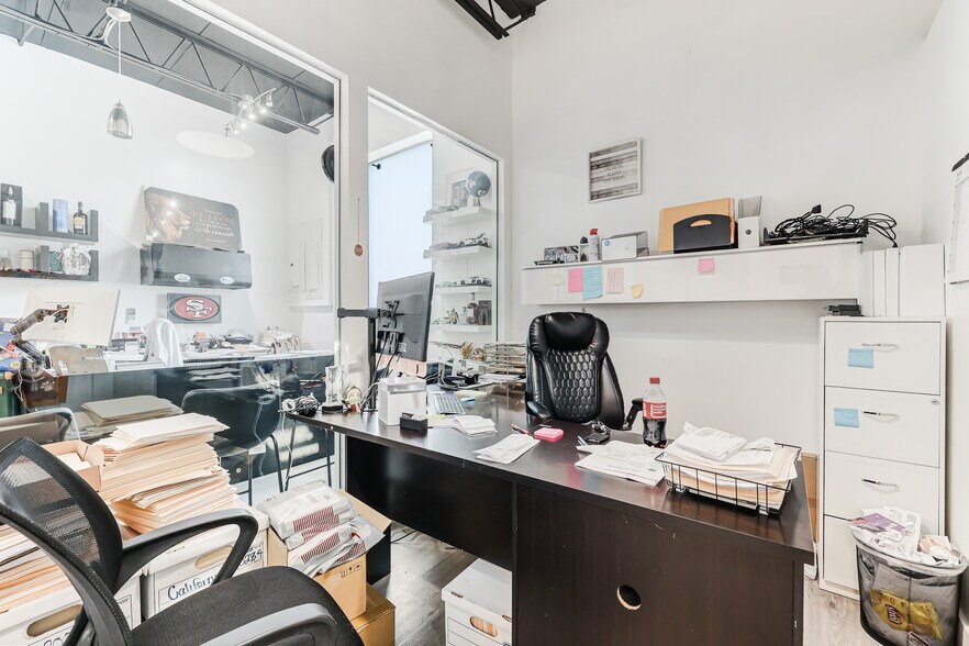 More Photos Of 4980 E 10th Ct, Hialeah Warehouse For Sale