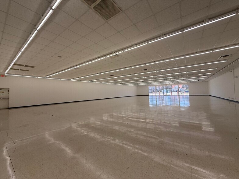 More Photos Of 3321 Triana Blvd SW, Huntsville Freestanding For Lease