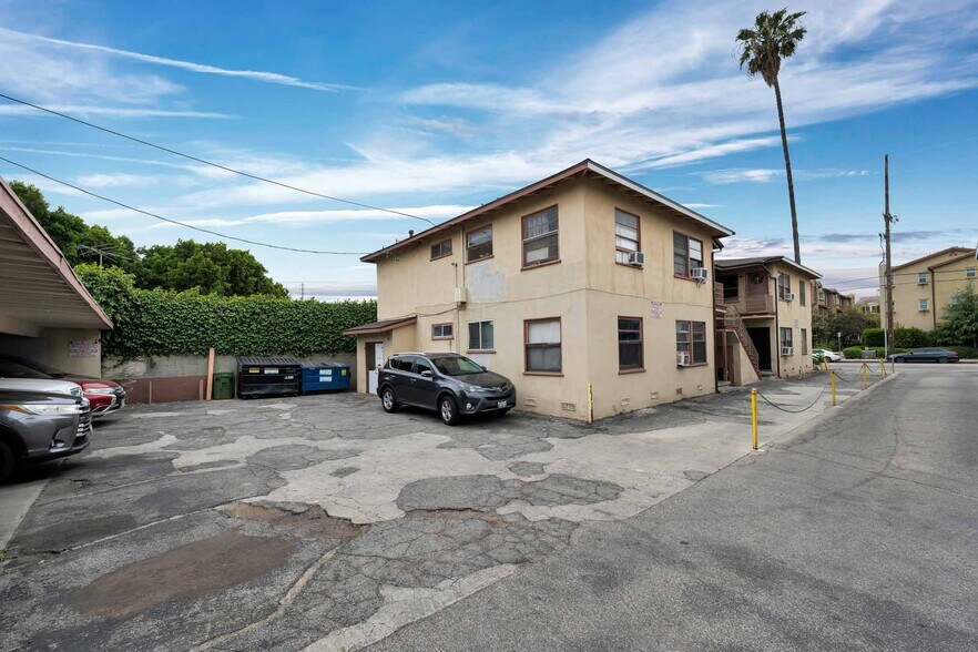 More Photos Of 7224 Hazeltine Ave, Van Nuys Apartments For Sale