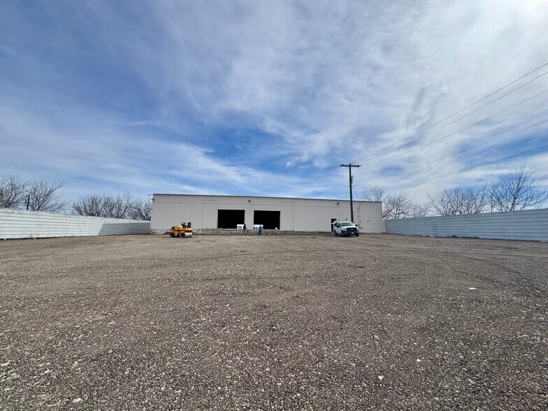 More Photos Of 7240 E IH-10, San Antonio Warehouse For Lease