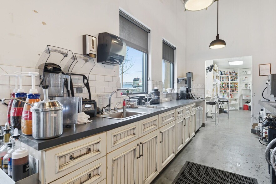 More Photos Of 1215 Aaron Dr, Richland General Retail For Lease