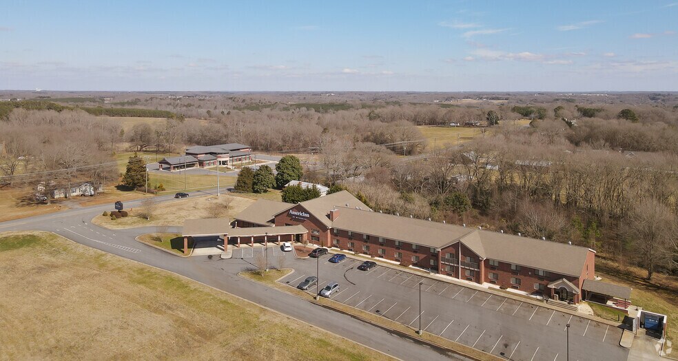 More Photos Of 428 E College Ave, Shelby Hotel For Sale