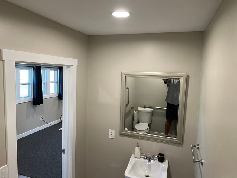 More Photos Of 24 Wilbur St SE, Wyoming Loft Creative Space For Lease