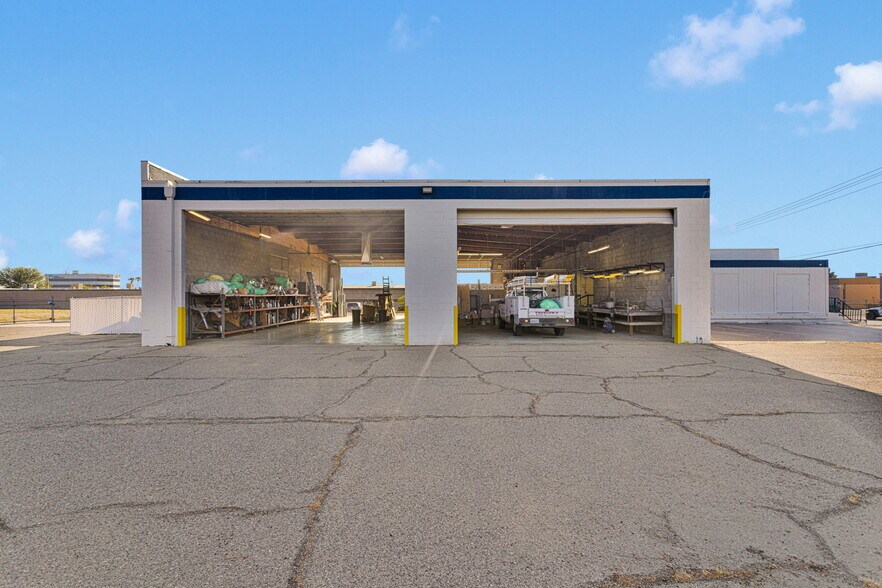 More Photos Of 15328 Bonanza Rd, Victorville Service For Sale